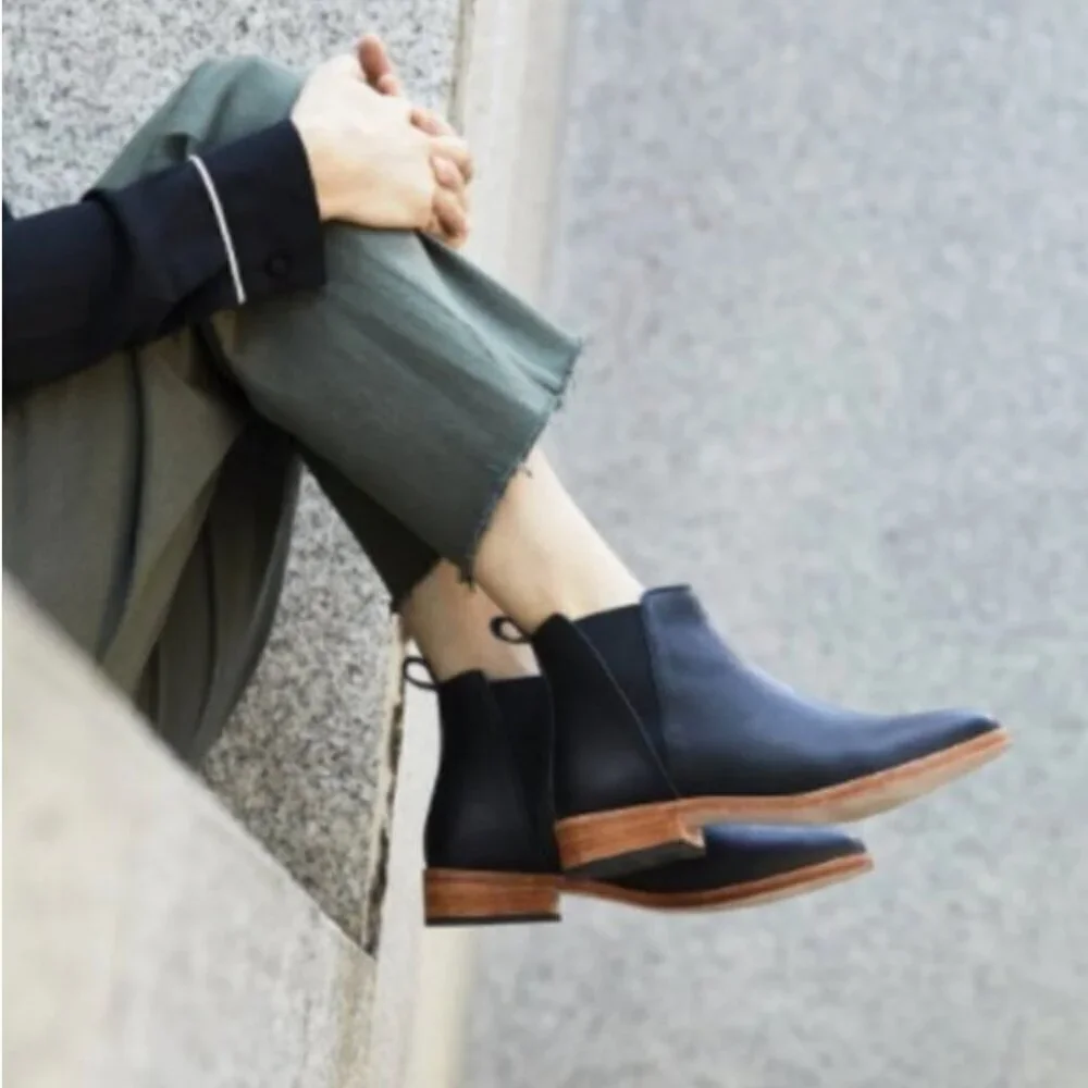 Nisolo Eva Everyday Chelsea Boots Black Leather Pull On Ankle Booties Women's 7
